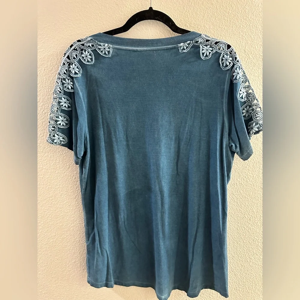 Wrangler Teal V-Neck Top with Embroidered Sleeves - Picture 3 of 5